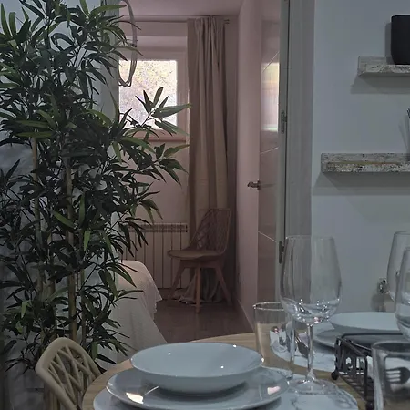Nunez De Guzman By Aroom Vut-le-1629 Apartment León